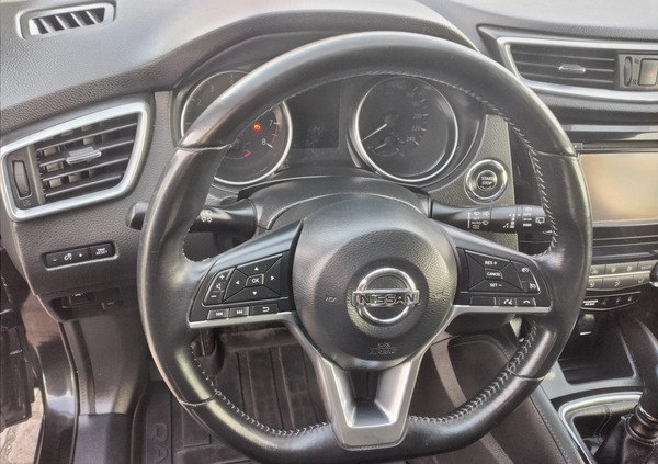 Nissan Qashqai cena 75800 przebieg: 97000, rok produkcji 2018 z Zalewo małe 254